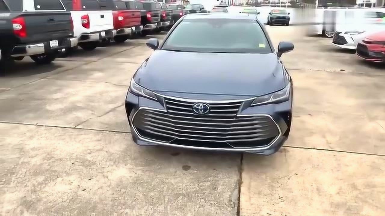 2020款丰田亚洲龙到货入库实拍