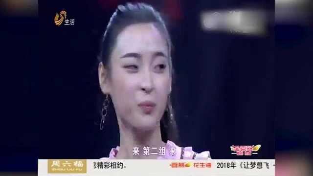 甜美少女竟然全身肌肉,台上展示肱二头肌,观众看傻了