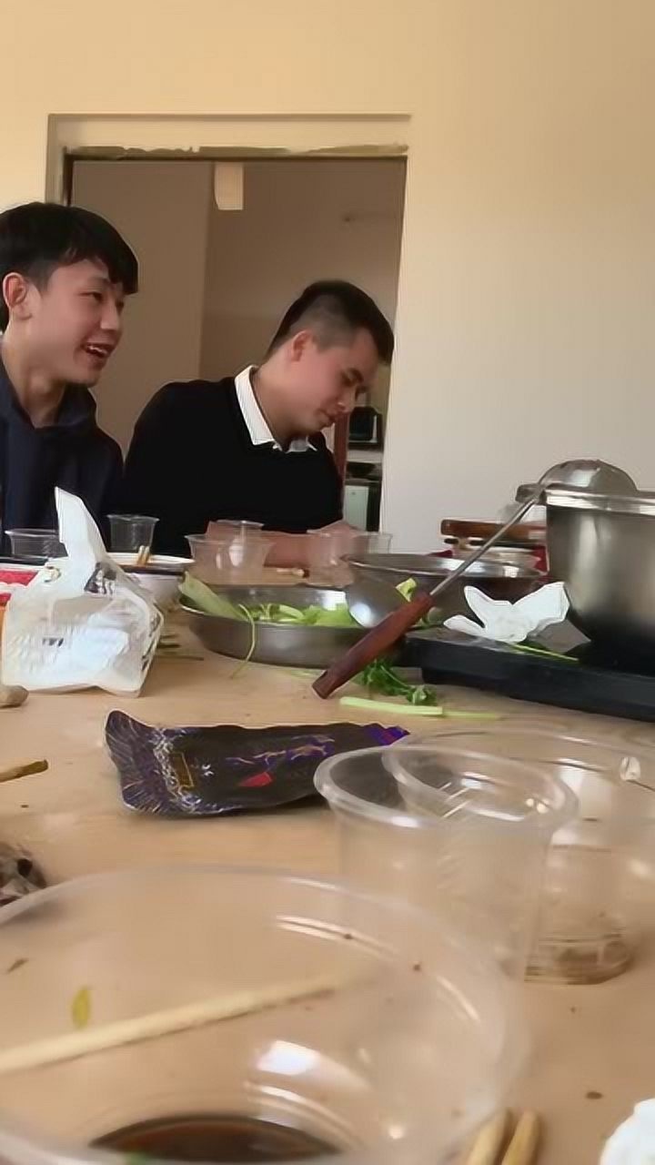 看中了对面的帅哥,怎么能要到微信