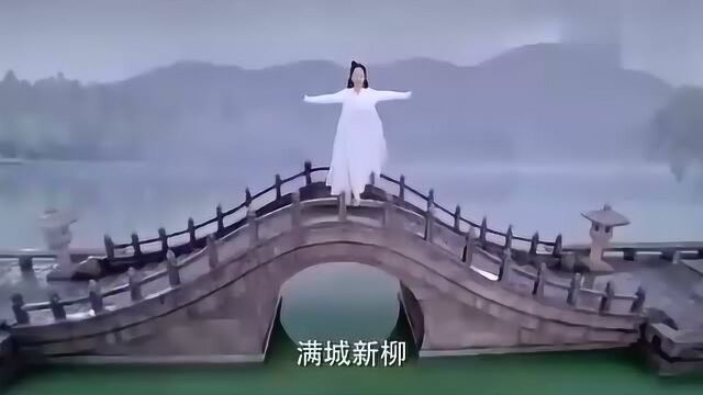 许仙还是辜负了白素贞,白素贞含泪跳河自杀!