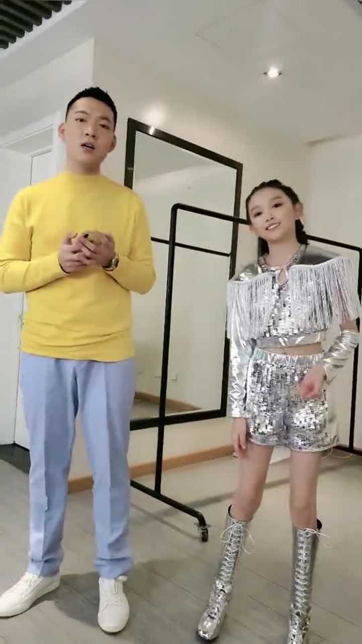 宋小睿和原唱海伦演唱桥边姑娘歌声空灵动听绝对的实力派