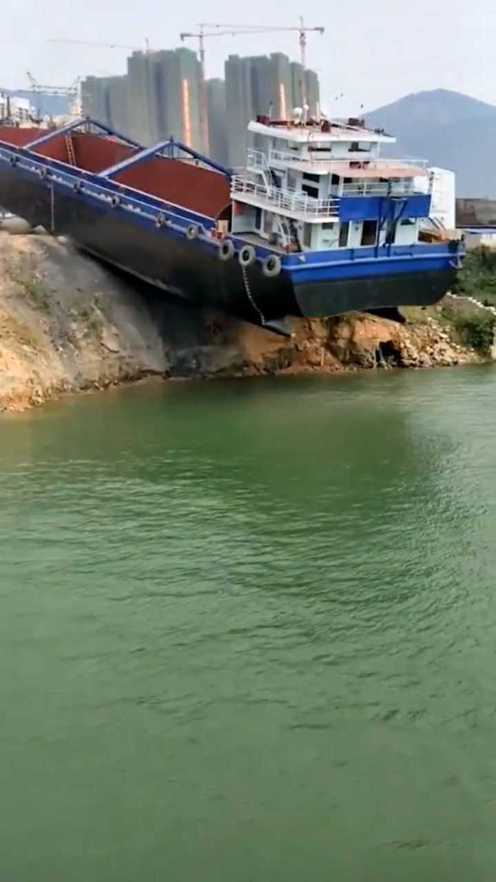 船下水,浪花一朵朵