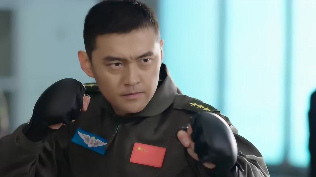 特种兵之霹雳火:飞行员受不了007的高傲,决定和队友一起对战007