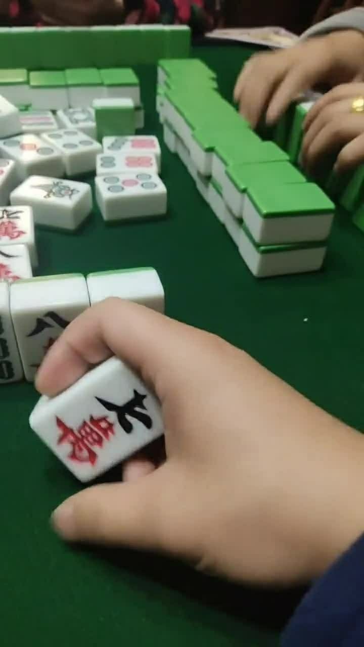 和家里人打麻将,就因为我摸出这样一张牌,他们就说我作弊
