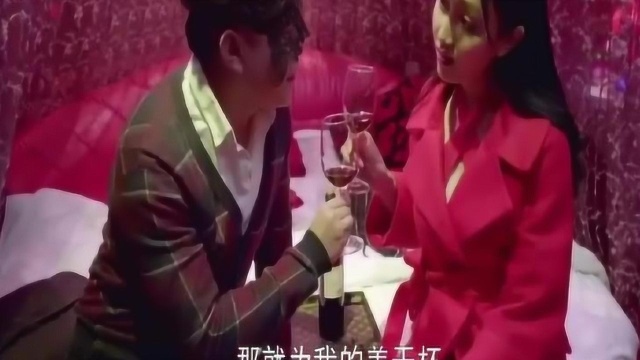 蕾丝眼罩美女,一招引蛇出动干掉了男子!