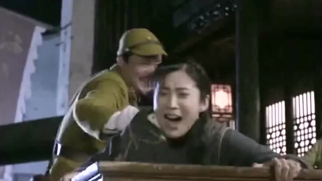 鬼子抓到一美女，带手下围堵美女，把衣服都给脱了_腾讯视频