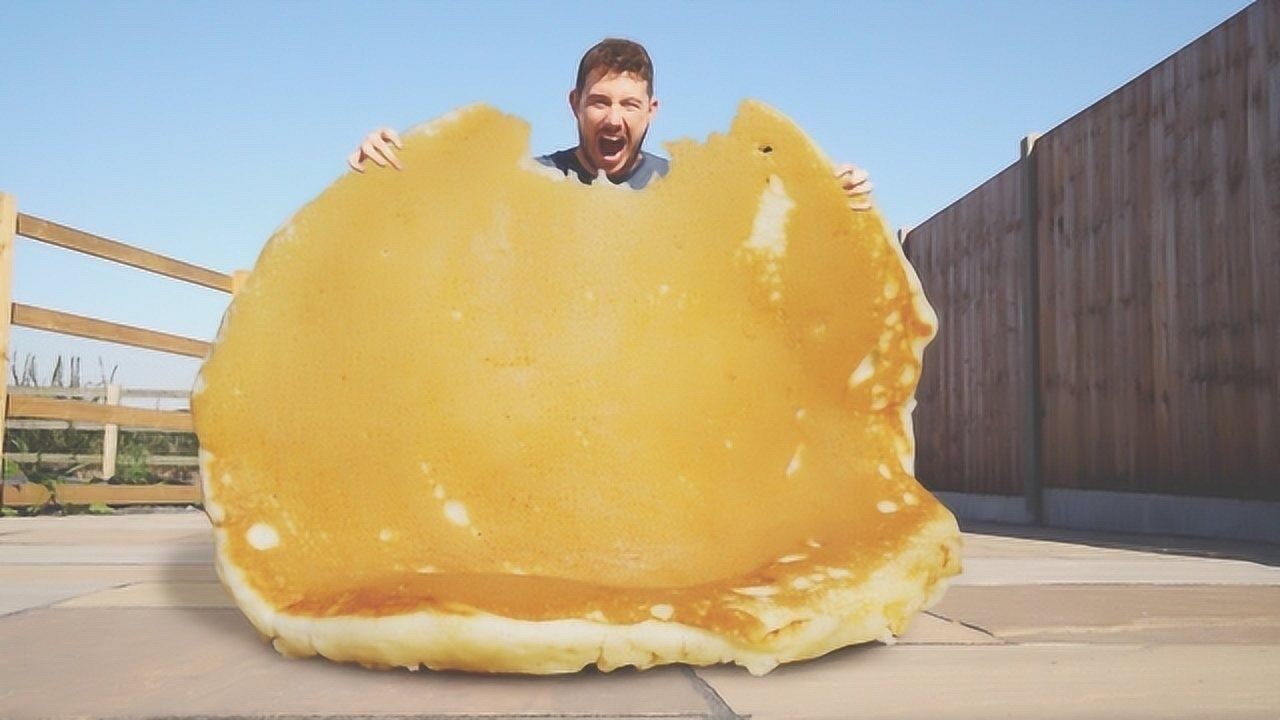 牛人自制世界上最大的手抓饼吃起来什么感觉这味道绝了