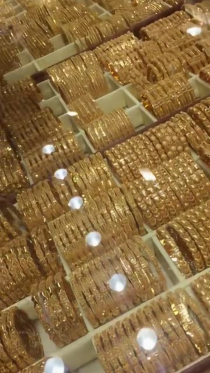 迪拜人确实有钱迪拜的黄金就是这样卖根本不担心有人抢