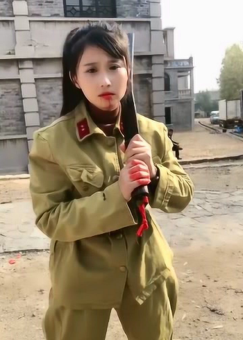 抗日神剧拍戏现场,女鬼子竟这样自杀,网友:把我看笑了!