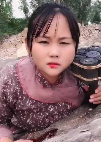 实拍拍戏现场,这小姑娘真是绝了,中枪后一脸留恋,让人很心酸!