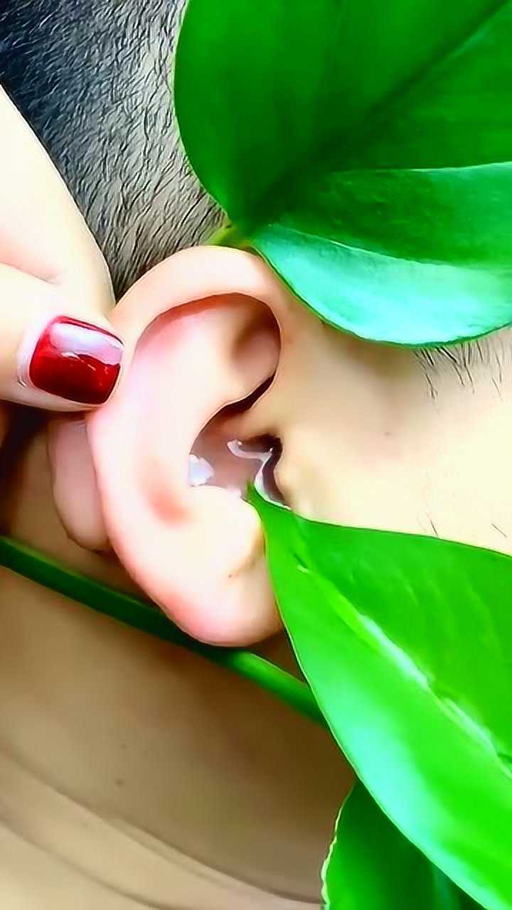 采耳的步骤首先要清洗耳朵的污垢