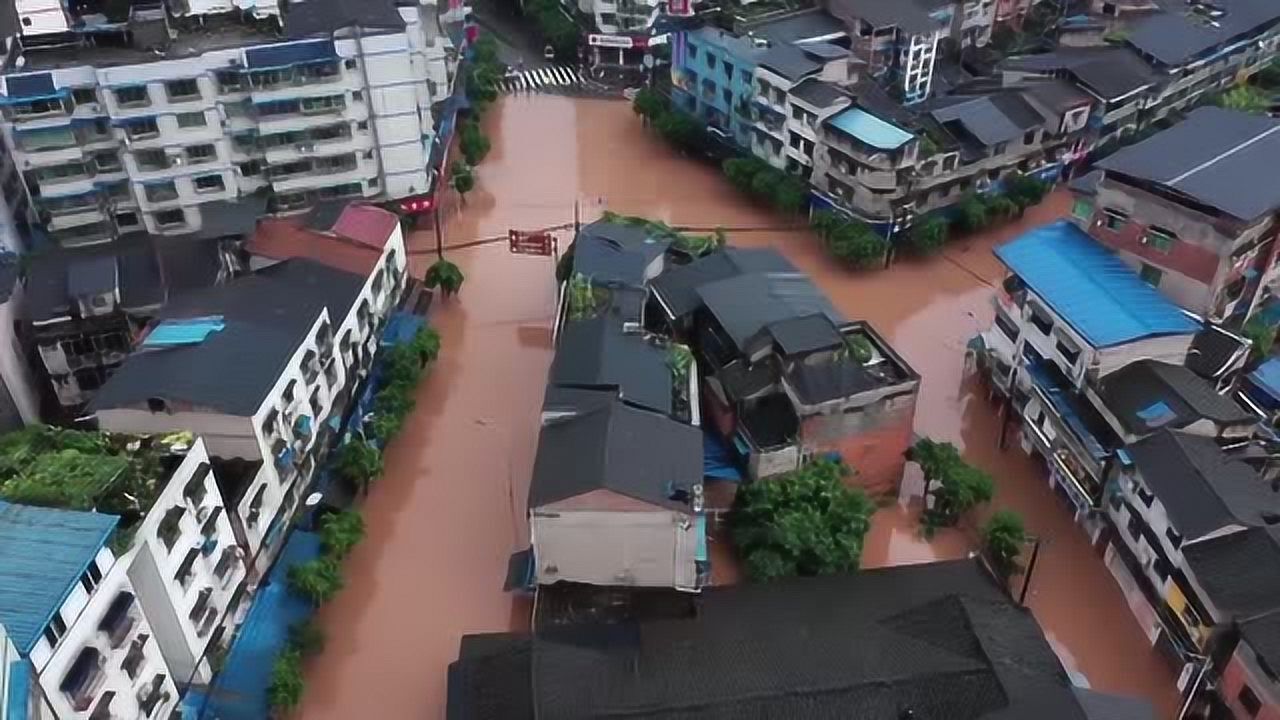 江津遭遇暴雨,永兴镇场镇受灾,当地采取措施转移群众和物资腾讯视频