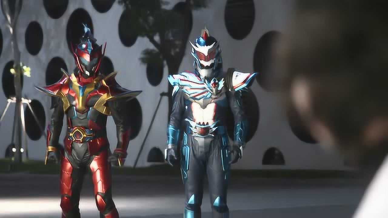 铠甲勇士猎铠:鹰帅和马帅出现了,包不同指责他们多管闲事