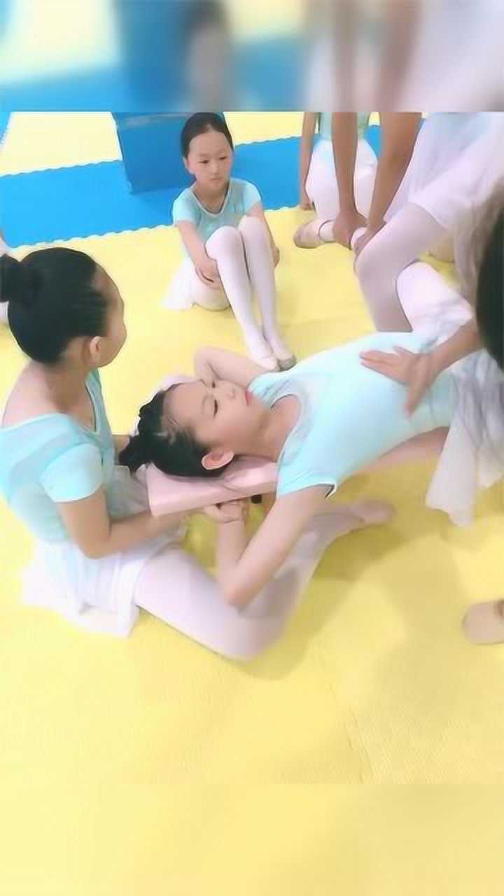 舞蹈生才懂的疼痛，日常撕腿，痛不欲生啊！_高清