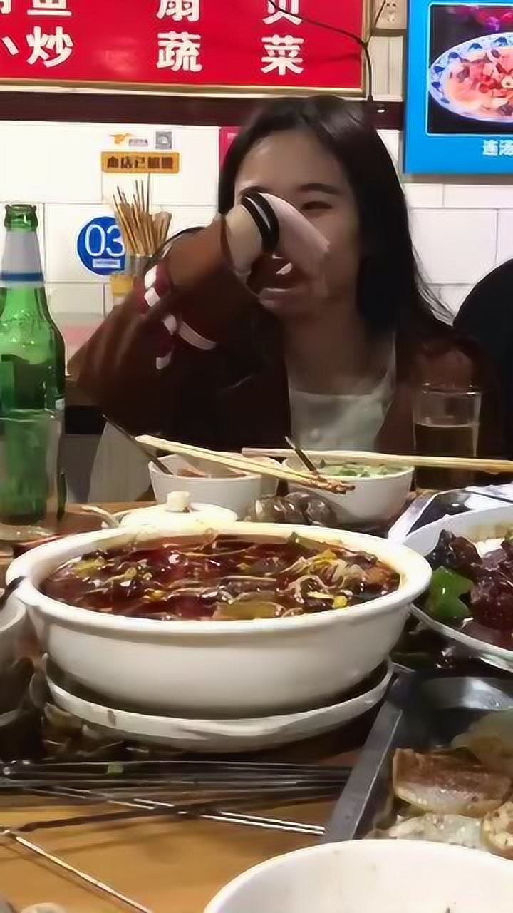 让你们看一下,这就是女人喝醉的样子,网友太真实