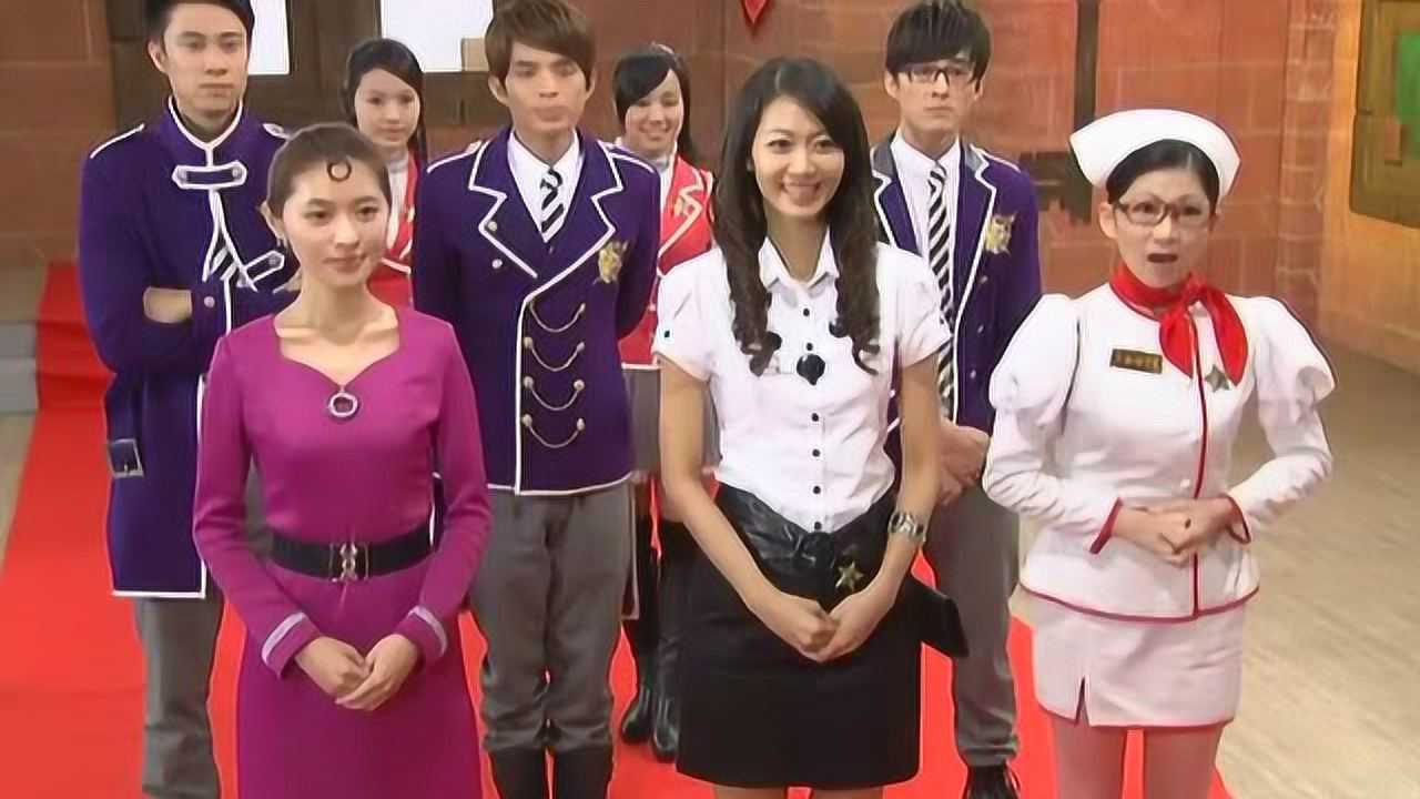 萌学园5:茱丽叶在一边看着欧趴目不转睛