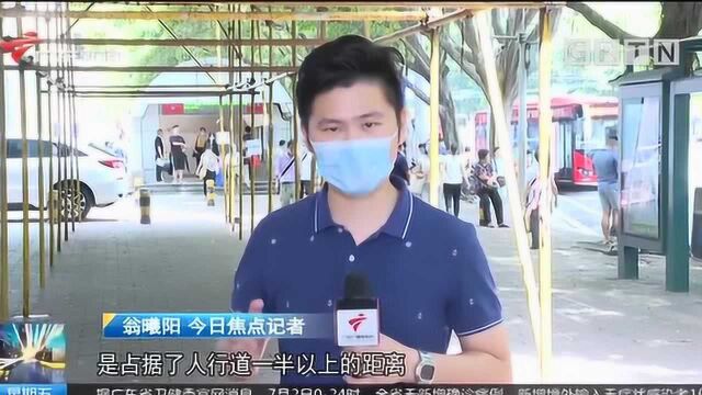 广州越秀区 人行道上搭建棚架数月 一直没动工阻碍行人