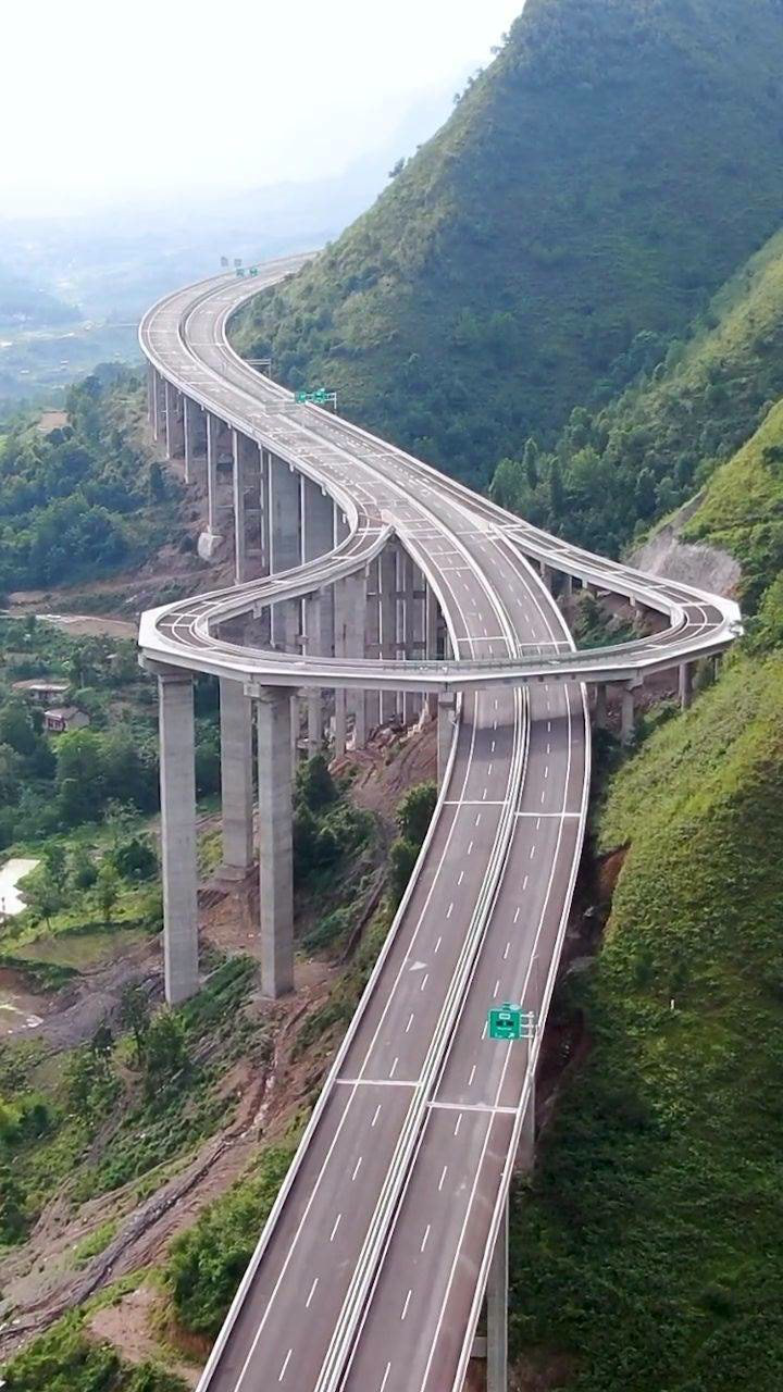 盘山公路非常壮观但是怎么是个回路呢