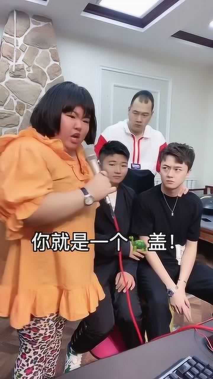 白小白收的徒弟在线喊麦暴打白小白心疼他一秒钟