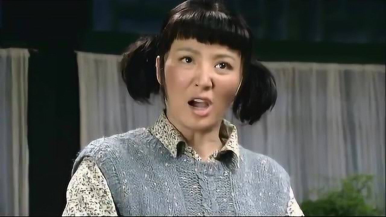 傻春:爸爸问傻女儿妈妈是不是很勤快,妈妈使劲使眼色,女儿还是拆穿了