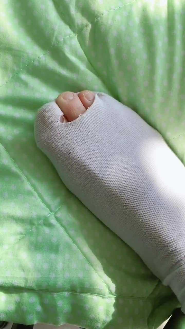 袜子坏了,你们就用这个方法,简单易学哦!