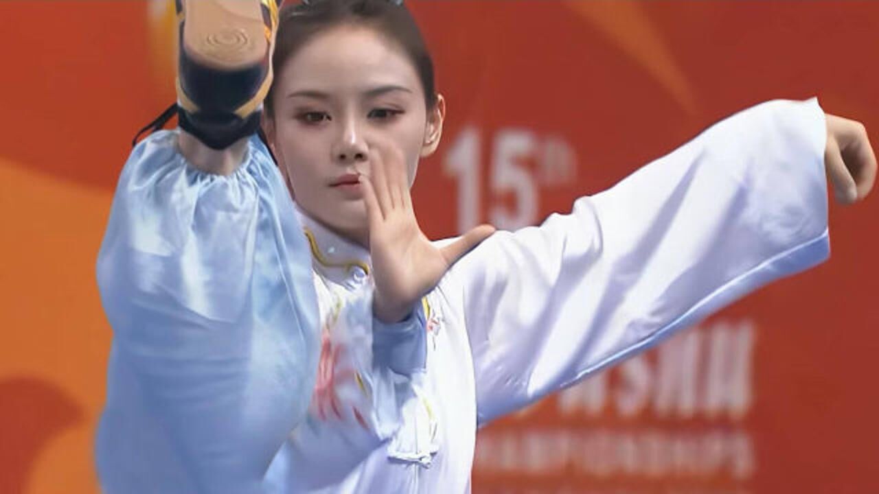 美女在武术比赛打了一套太极拳,动作刚柔并济,太漂亮了!_腾讯视频