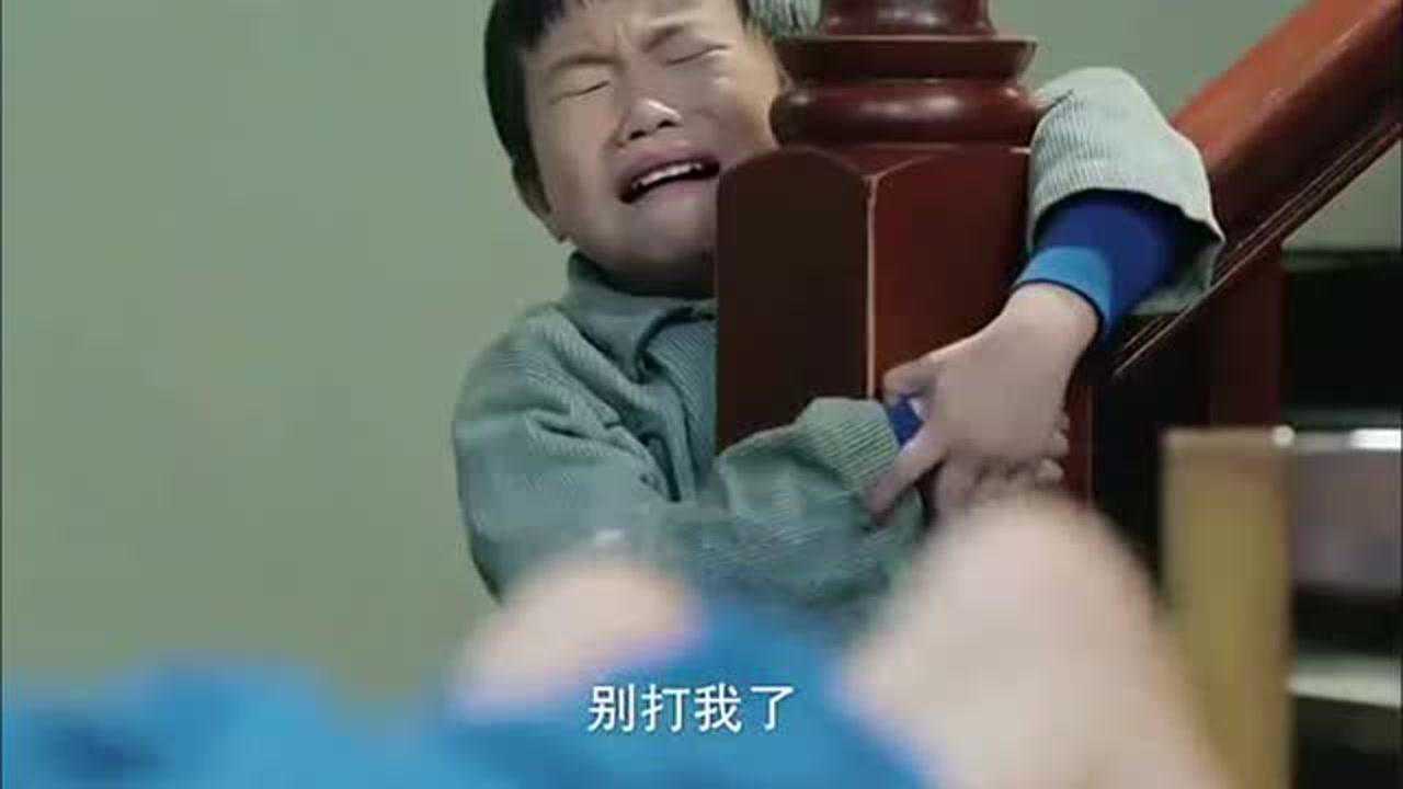 黑客破解家庭摄像系统发现一男子在客厅当着孩子和老婆的面做出了这种事情