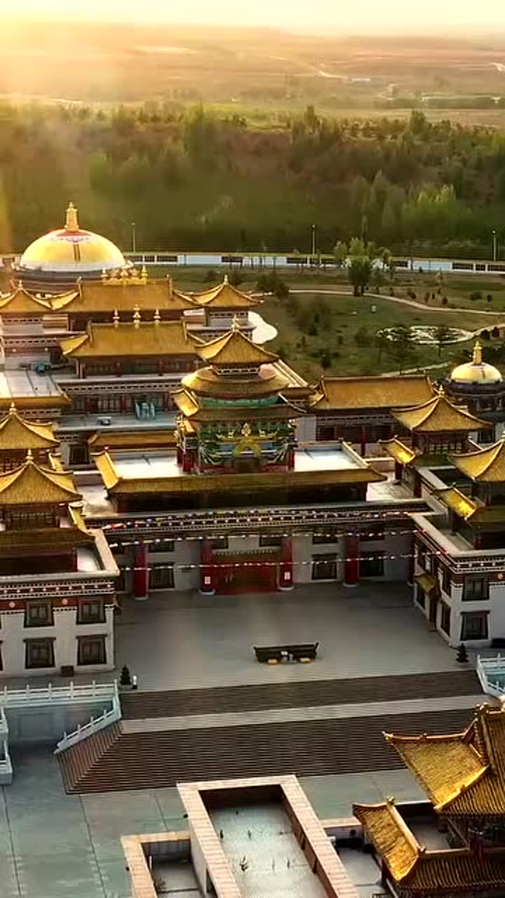 乌兰活佛府十二世乌兰活佛修行之所座落于此