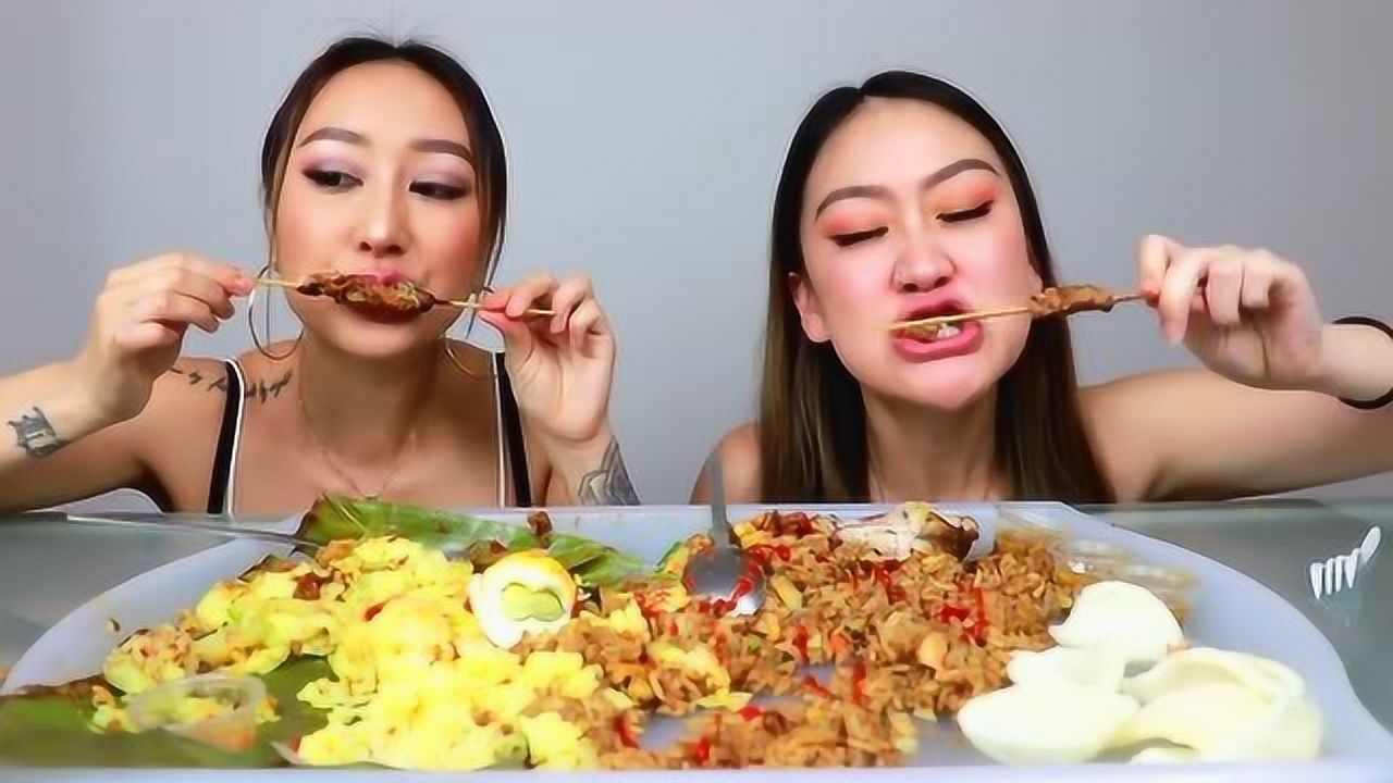 国外吃播姐妹花,美食大作战,看馋了!