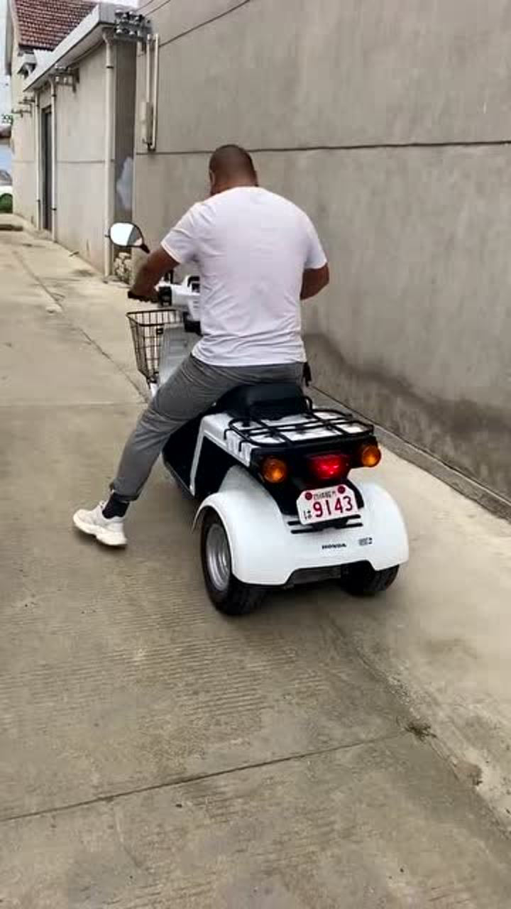 小伙自制三轮车,采用不倒翁原理,超级无敌好驾驭!