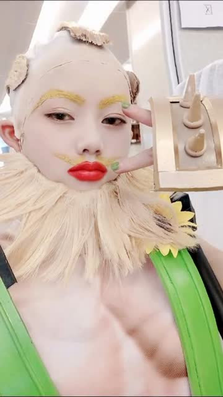 美女cos王者程咬金,恋爱和战斗,都要勇往直前哦!