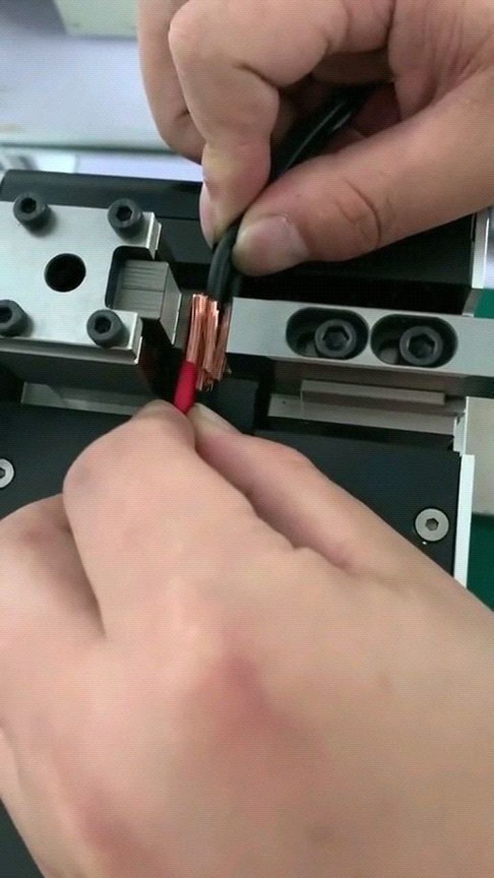 汽车线束焊接一秒钟的功夫完美对接