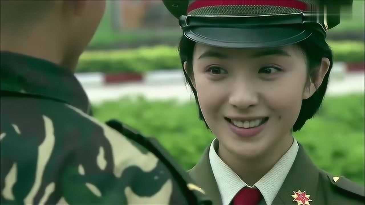 影视小影和小庄走进树林周围全是潜伏的特种兵把小影吓一大跳