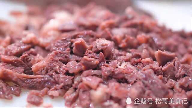 日本牛肉面的制作过程,这种牛肉面的肉你见过吗?