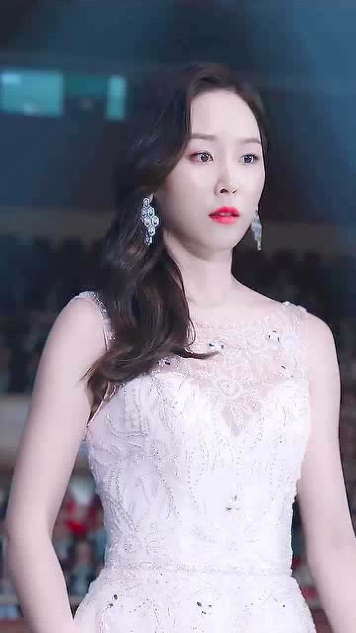 迪士尼在逃公主徐玄振逃跑绝美谁能捡到她的水晶鞋