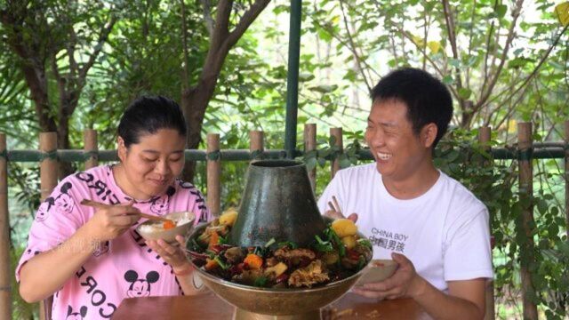 两兄妹吃郭场鸡,湖北名菜,鲜辣入味,酱香浓郁,又饱餐了一顿