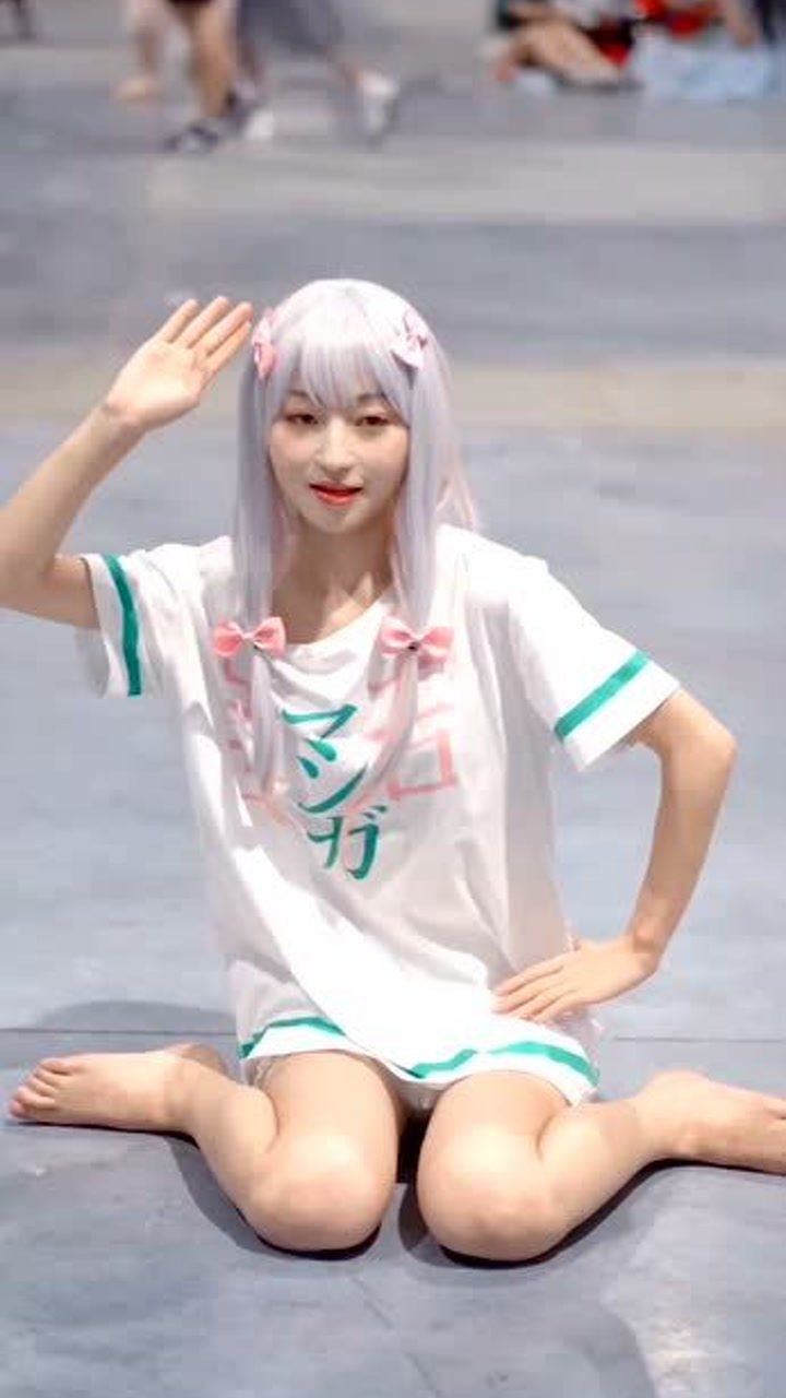 漫展上发现一个和泉纱雾小姐姐,你觉得像吗?很可爱哦