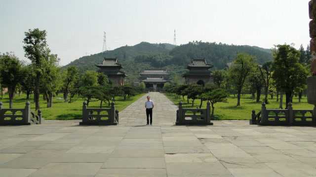 四川极贵风水宝地,完美的大太师椅形.