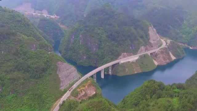 此山泗水归潮,无一反背砂水,文武双全风水宝地