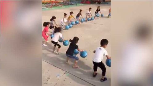 中国幼儿园小朋友“拍球神技”火到海外 网友：这样的合作太赞了