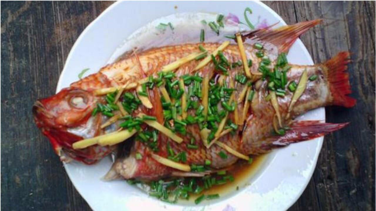 教您一道红烧麻辣彩云雕鱼,做法很简单,比其它鱼好吃太多了!