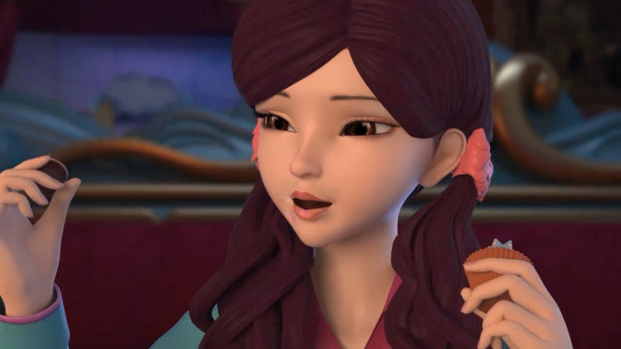 文茜太贪吃,她太喜欢茉莉的蛋糕,吃相太难看惨遭建鹏嫌弃