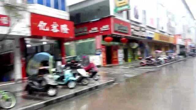 实拍:刘三姐故里广西宜州城市街景,这你来过吗?每天很多人经过