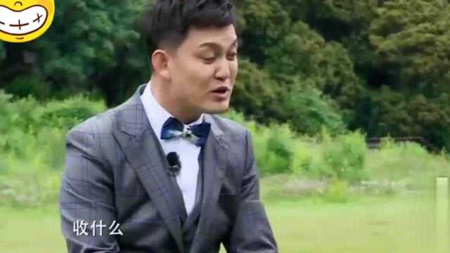 乐那多受到村长表扬,立马积极的拿爸爸手机去上交