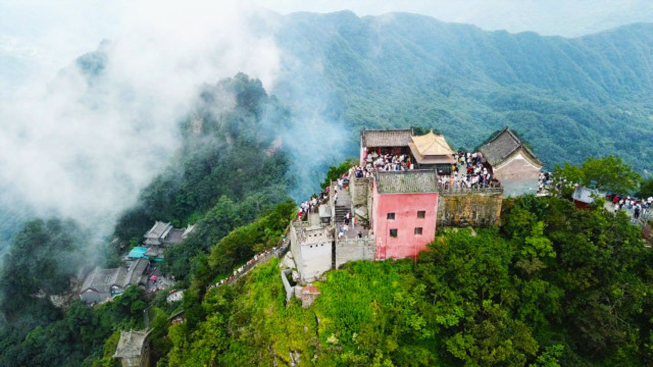 航拍盛夏武当山俯揽龟蛇同体奇景四周众峰拱托八方朝拜