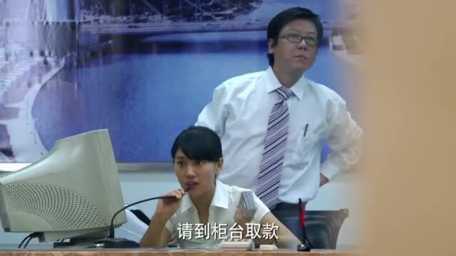 刑警队长:男子来银行兑钱,经理一看不对劲,偷偷报警