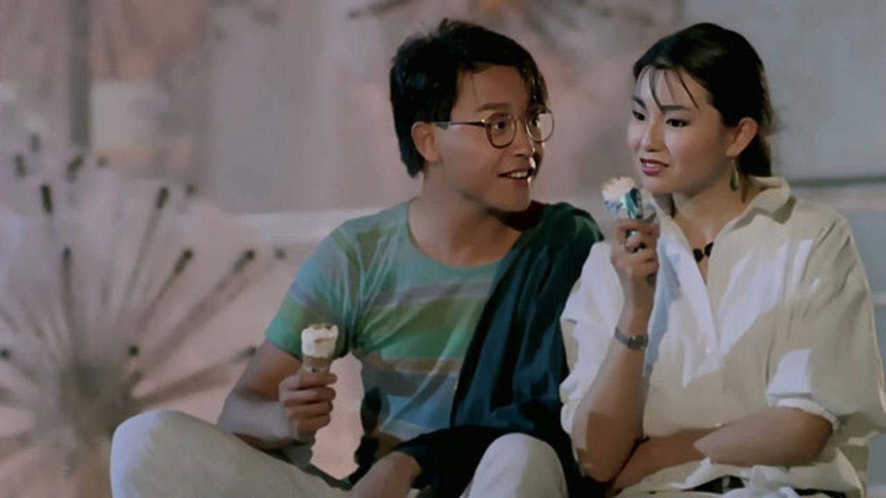 年轻时的张国荣与张曼玉郎才女貌,配上《哭砂》这首歌,听得陶醉