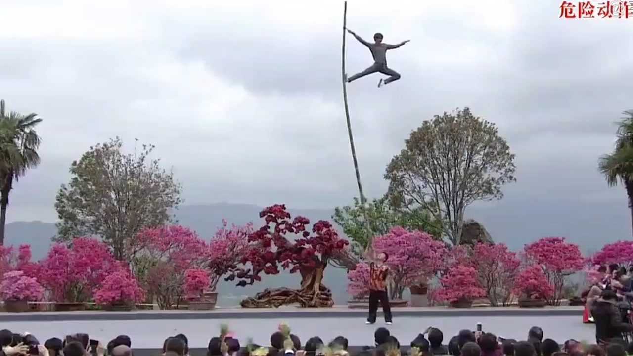 民间杂技表演,爬竹竿