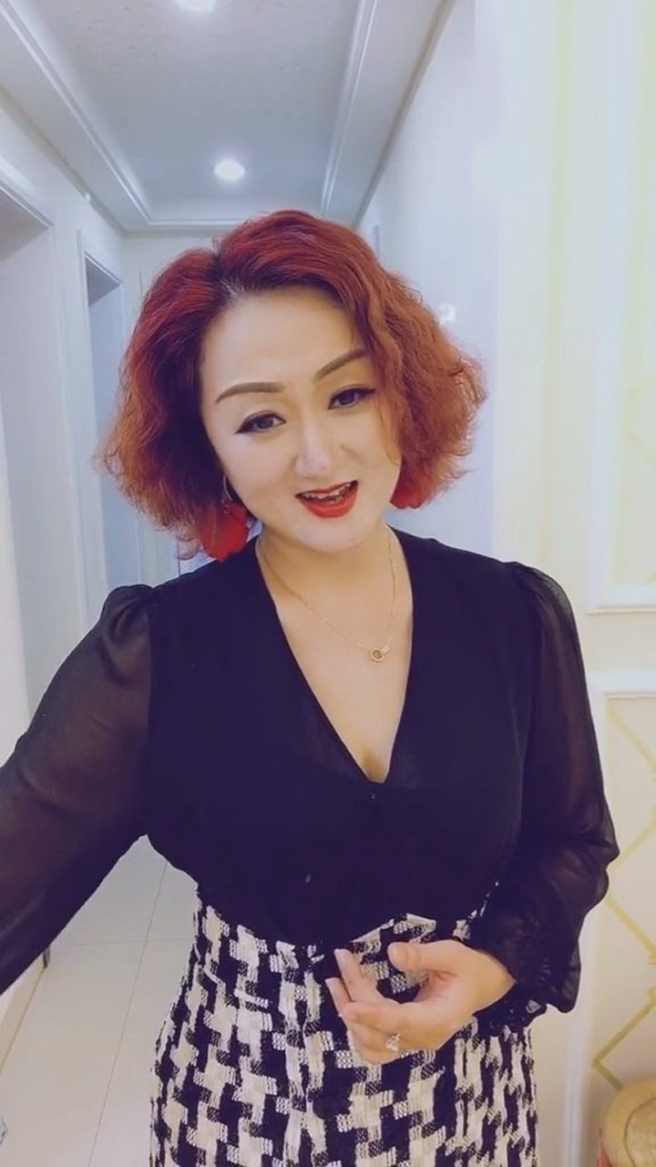 我只能默默爱你你跟她的那些情绪我总不敢轻易触及不该这样爱你胡菲