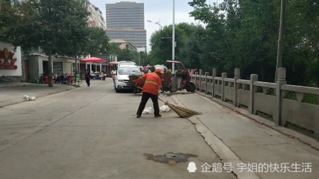 想在西宁市早市摆摊做生意,真的是一摊难求,想去也去不了